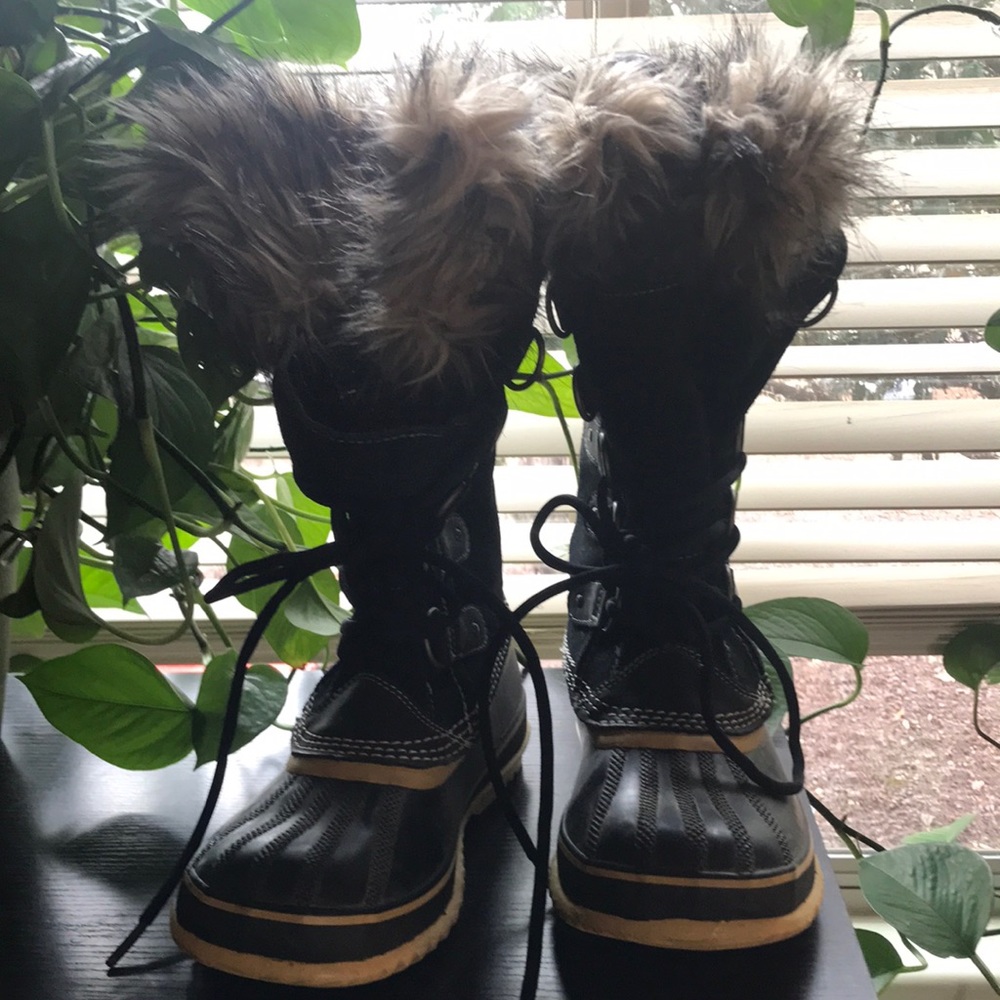 Sorel black fur rubber winter boots women’s size 7